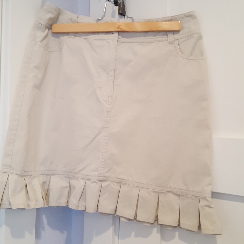 Tan twill skirt with 2.5" ruffle